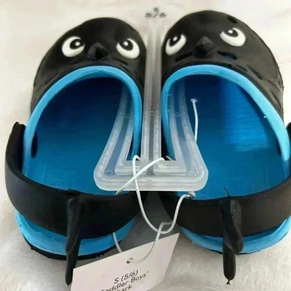 Toddler shark clogs. New. Size 4-5‎ - Picture 1 of 7